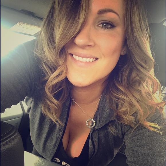 Meet your Posher, Melissa - Picture 1 of 1